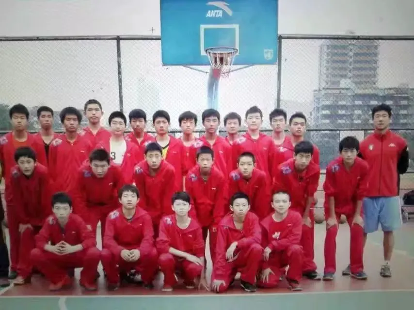 学生篮球主力如何平衡学业与训练_1